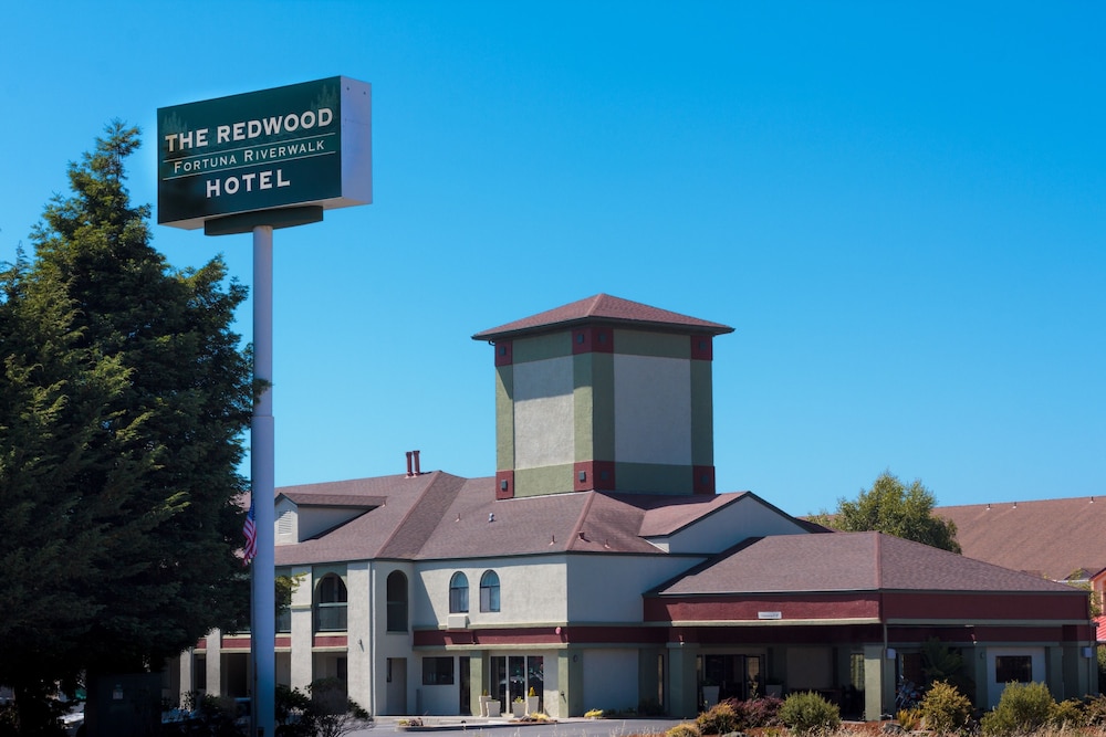 Pet Friendly The Redwood Fortuna Riverwalk Hotel in Fortuna, California