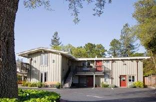 Pet Friendly Red Cottage Inn & Suites in Menlo Park, California