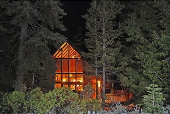 Pet Friendly Chambers Retreat in Tahoma, California