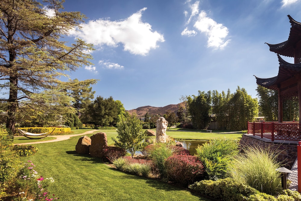 Pet Friendly Four Seasons Hotel Los Angeles at Westlake Village in Westlake Village, California