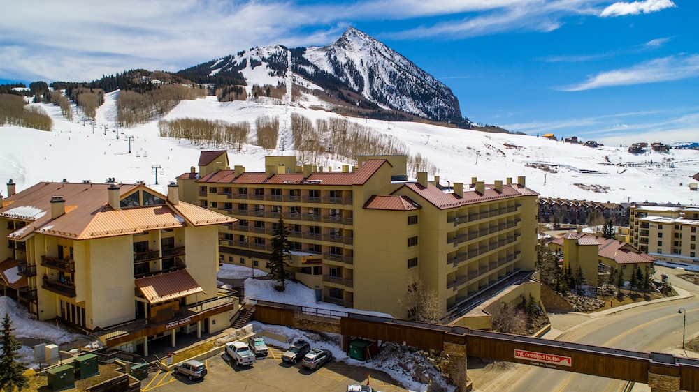 Pet Friendly Elevation Hotel and Spa in Crested Butte, Colorado
