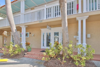 Pet Friendly Tortuga Inn Beach Resort in Bradenton Beach, Florida