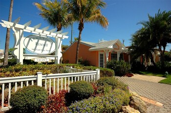 Pet Friendly Tradewinds Beach Resort in Bradenton Beach, Florida