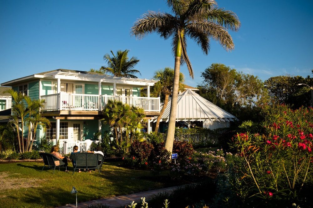 Pet Friendly Tropic Isle Beach Resort in Bradenton Beach, Florida