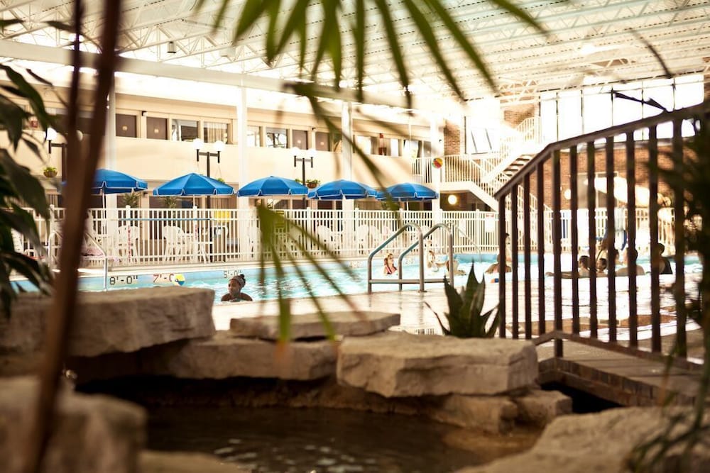 Pet Friendly Garden Hotel and Conference Center in South Beloit, Illinois