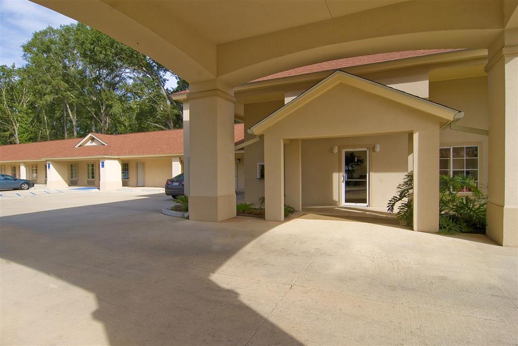 Pet Friendly Americas Best Value Inn in De Ridder, Louisiana