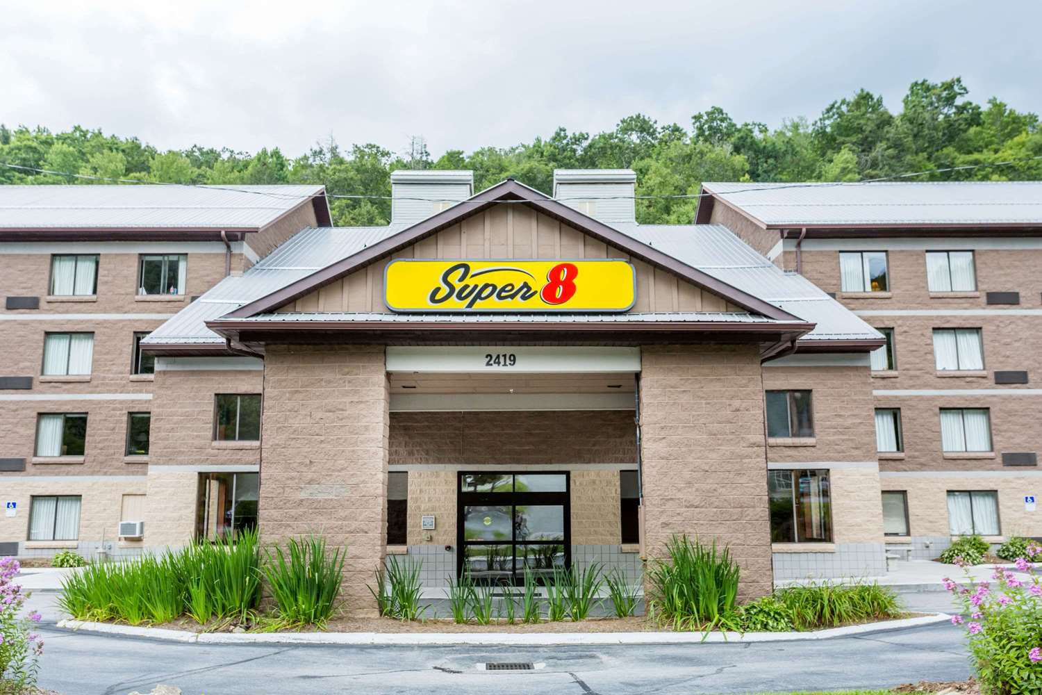 Pet Friendly Super 8 Boone NC in Boone, North Carolina