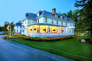 Pet Friendly Omni Bretton Arms Inn at Mount Washington in Bretton Woods, New Hampshire