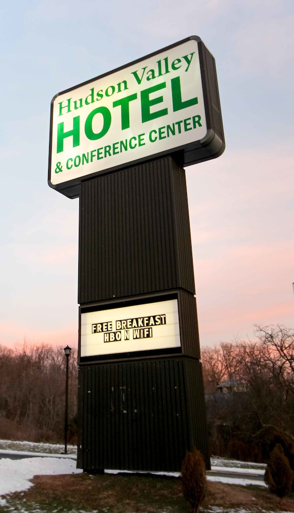 Pet Friendly Hudson Valley Hotel and Conference Center by Fairbridge in Newburgh, New York