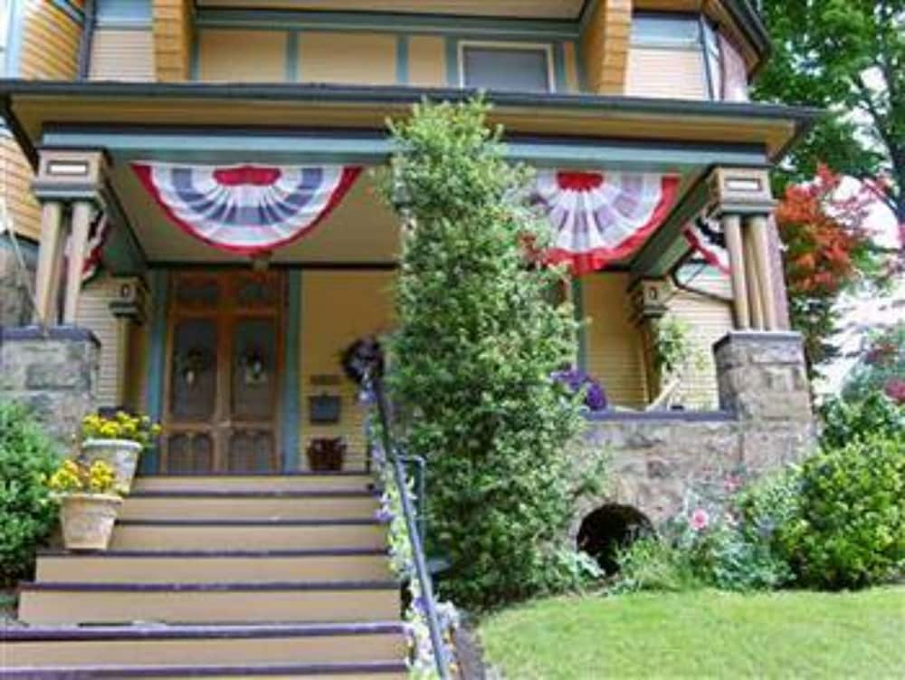 Pet Friendly The Queen, A Victorian Bed and Breakfast in Bellefonte, Pennsylvania