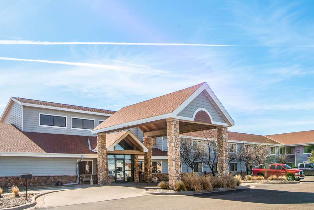 Pet Friendly AmericInn Lodge & Suites Pampa in Pampa, Texas