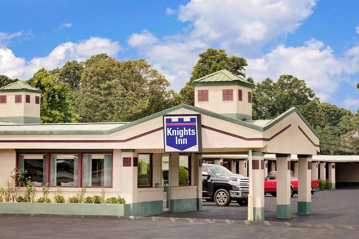 Pet Friendly Madison Heights Knights Inn in Madison Heights, Virginia