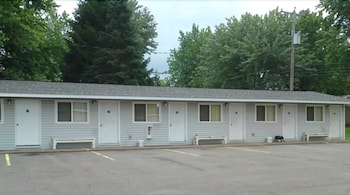 Pet Friendly Home Motel in Abbotsford, Wisconsin
