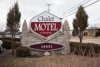Pet Friendly Chalet Motel Mequon in Mequon, Wisconsin