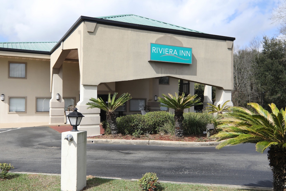 Pet Friendly Riviera Inn in Foley, Alabama
