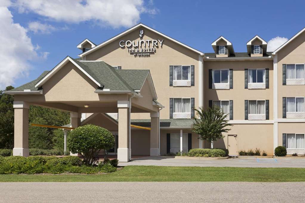 Pet Friendly Country Inn & Suites By Radisson Saraland in Saraland, Alabama