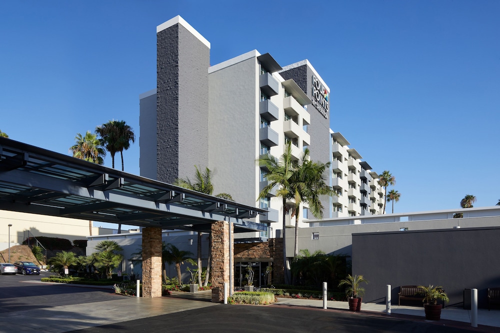 Pet Friendly Four Points by Sheraton Los Angeles Westside in Culver City, California