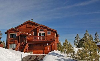 Pet Friendly Comfortable Stockholm Vista in Truckee, California