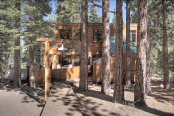 Pet Friendly Deer Path in Truckee, California