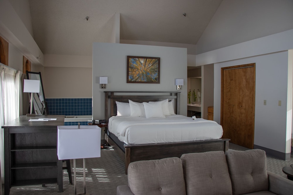 Pet Friendly Lone Tree Golf Club And Hotel in Lone Tree, Colorado