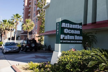 Pet Friendly Atlantic Ocean Palm Inn in Daytona Beach Shores, Florida