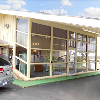 Pet Friendly Townsman Motel in Independence, Kansas