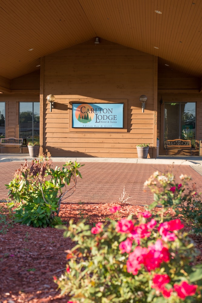 Pet Friendly Carlton Lodge Adrian in Adrian, Michigan