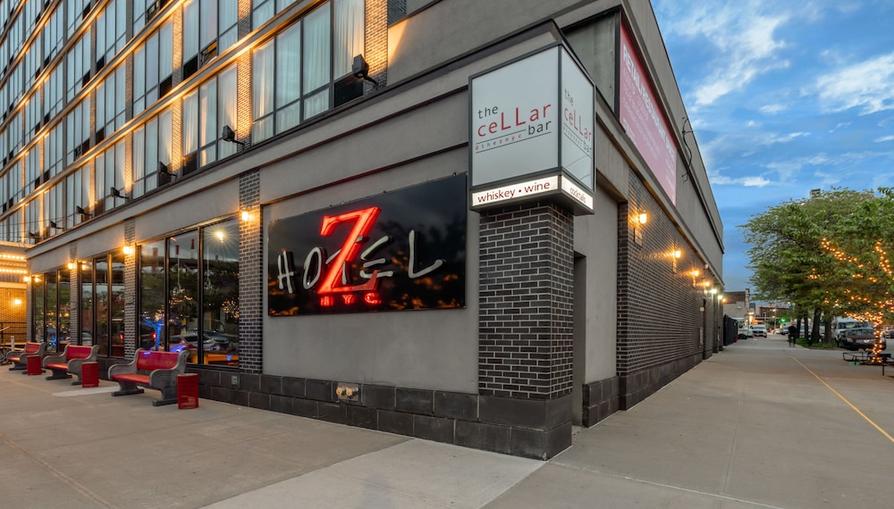 Pet Friendly Z NYC Hotel in Long Island City, New York