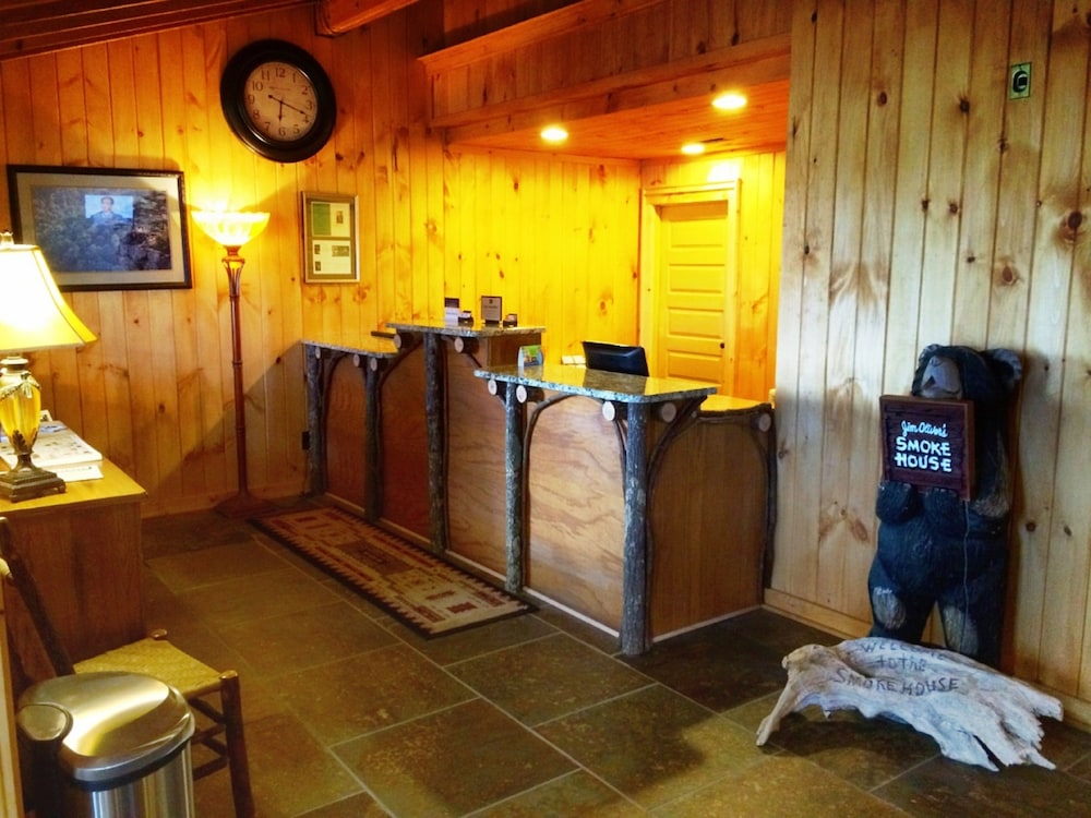 Pet Friendly The Smokehouse Lodge and Cabins in Monteagle, Tennessee