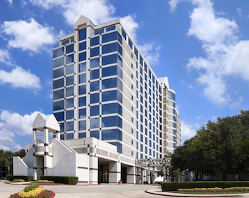 Pet Friendly Omni Dallas Hotel at Park West in Farmers Branch, Texas