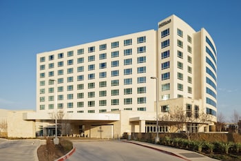 Pet Friendly Hilton Dallas Plano Granite Park in Plano, Illinois