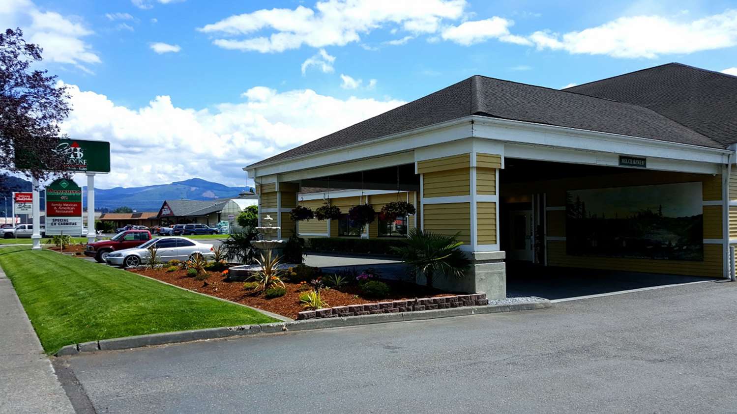 Pet Friendly GuestHouse Inn Enumclaw in Enumclaw, Washington