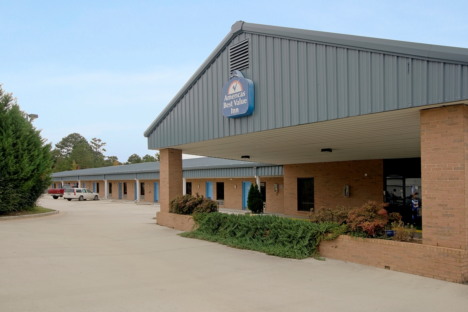 Pet Friendly Americas Best Value Inn & Suites-Birmingham/Calera in Calera, Alabama