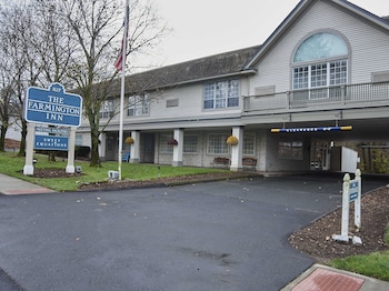 Pet Friendly The Farmington Inn & Suites in Farmington, Connecticut