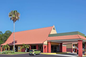 Pet Friendly Days Inn Cocoa Cruiseport West At I-95/524 in Cocoa, Florida