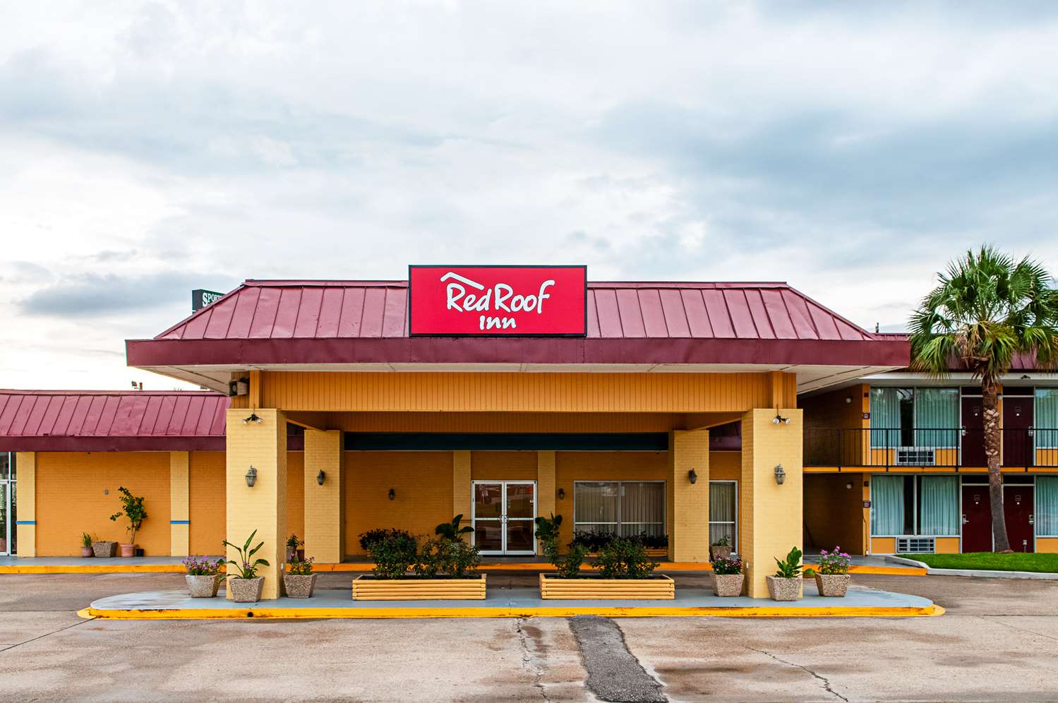 Pet Friendly Red Roof Inn Slidell in Slidell, Louisiana