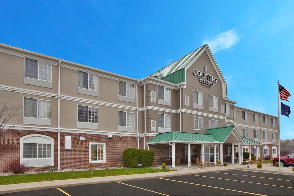 Pet Friendly Country Inn & Suites By Carlson, Big Rapids, MI in Big Rapids, Michigan