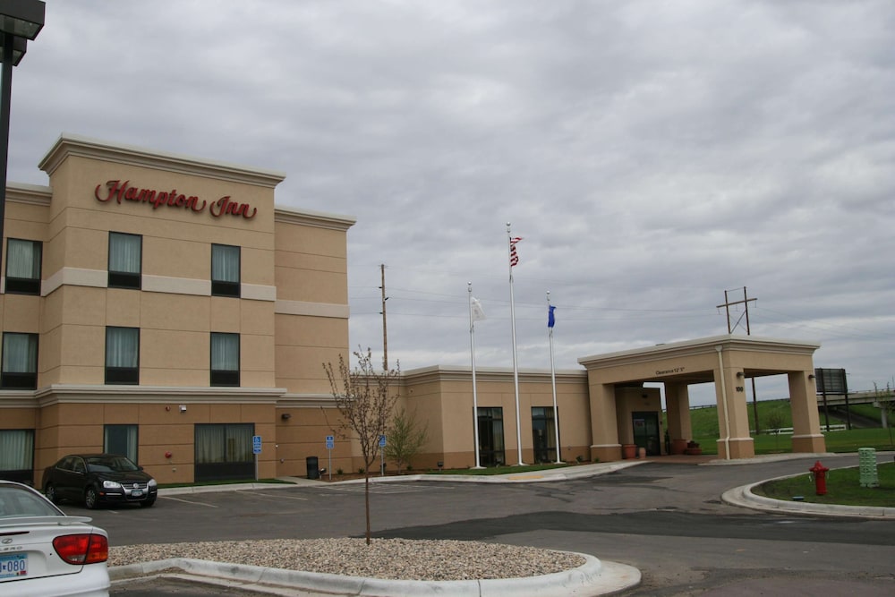 Pet Friendly Hampton Inn Fairmont in Fairmont, Minnesota
