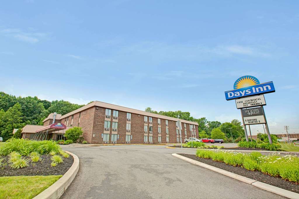 Pet Friendly Days Inn East Windsor / Hightstown in East Windsor, New Jersey