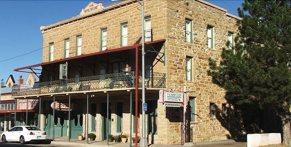 Pet Friendly Hotel Eklund in Clayton, New Mexico