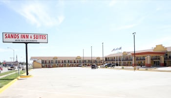 Pet Friendly Sands Inn & Suites in Woodward, Oklahoma