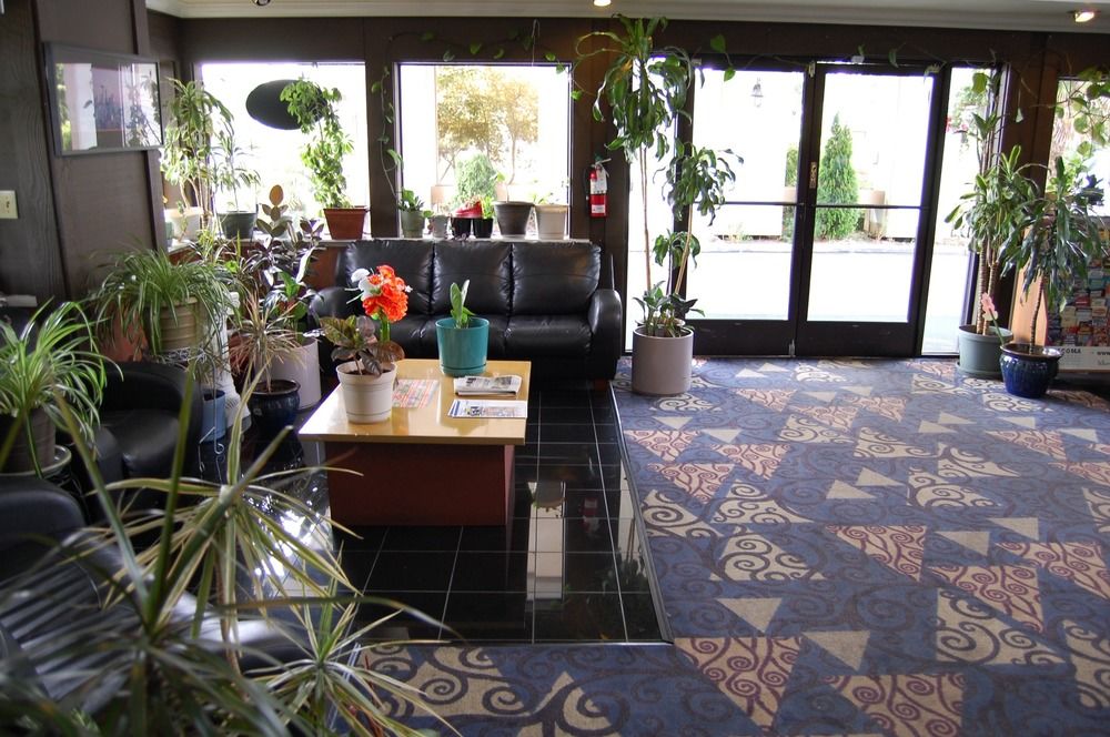 Pet Friendly Western Inn Lakewood/Tacoma in Lakewood, Washington