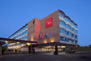 Pet Friendly Red Lion Hotel Seattle Airport in Seatac, Washington