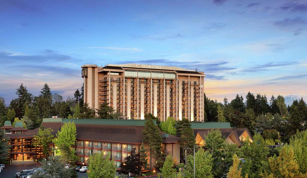 Pet Friendly DoubleTree by Hilton Seattle Airport in Seatac, Washington