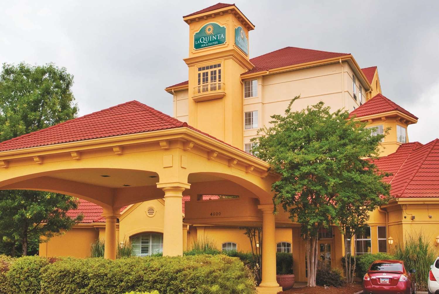 Pet Friendly La Quinta Inn & Suites Charlotte Airport South in Charlotte, North Carolina