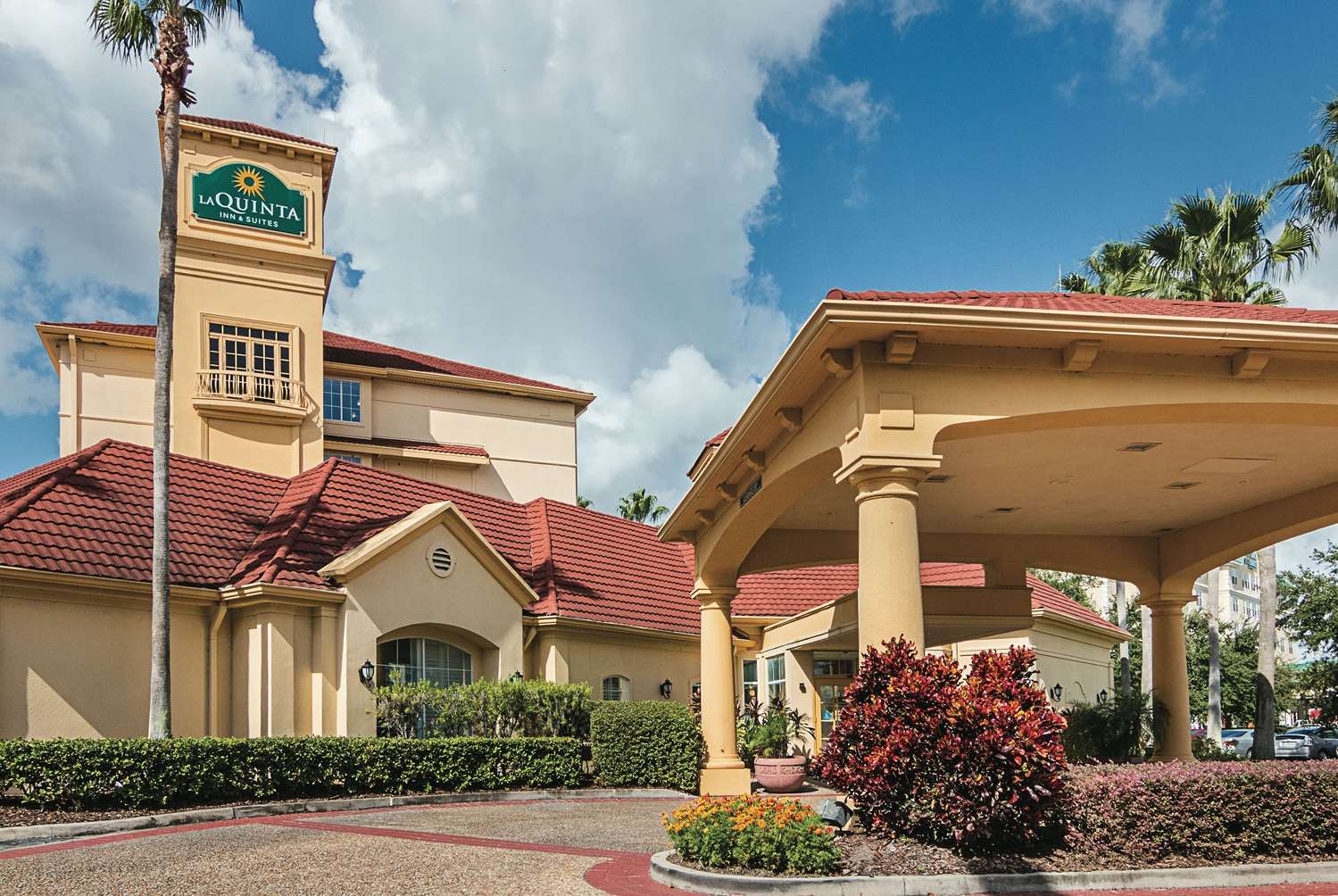 Pet Friendly La Quinta Inn & Suites Orlando Airport North in Orlando, Florida