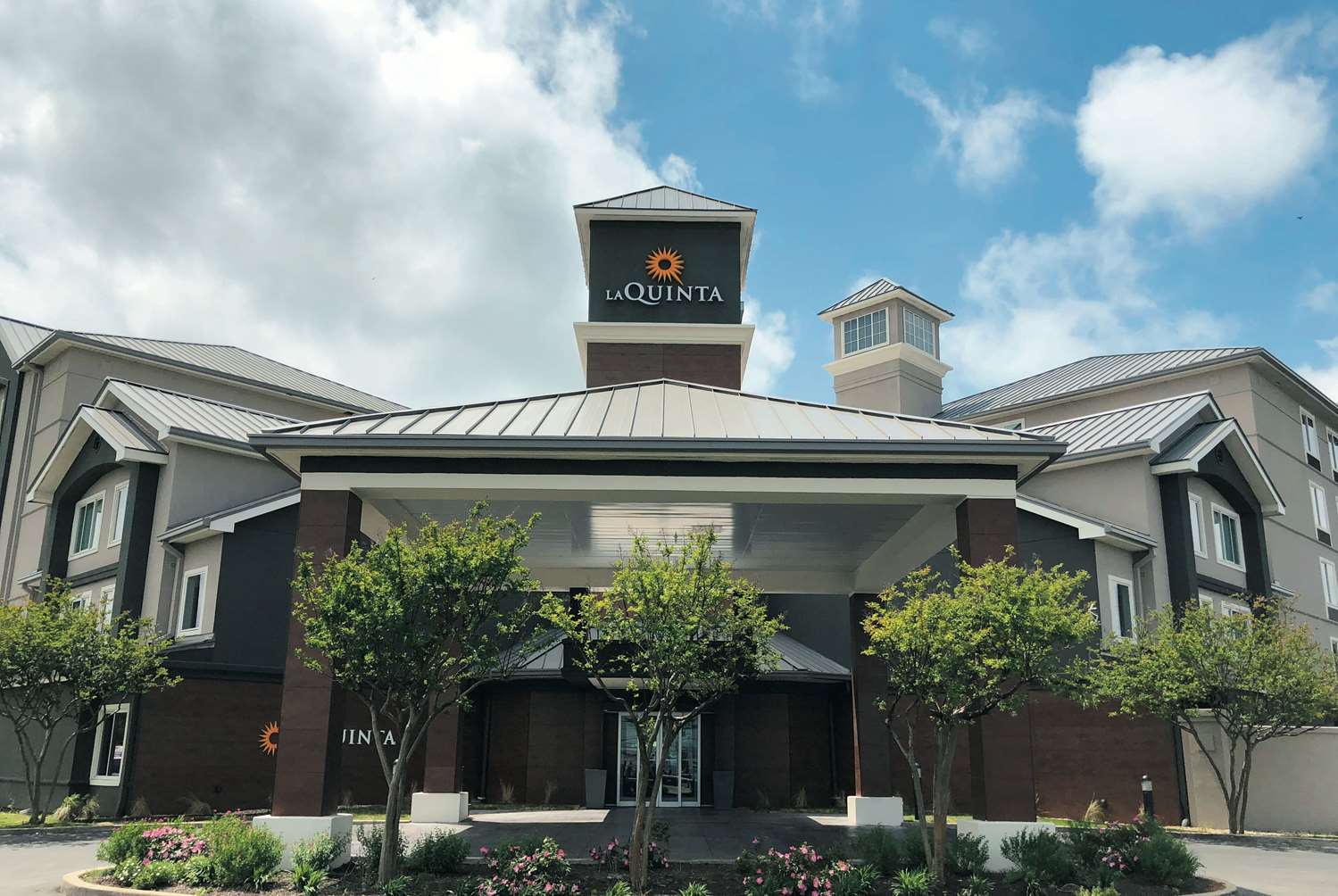 Pet Friendly La Quinta Inn & Suites Austin Airport in Austin, Texas