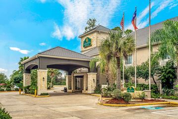 Pet Friendly La Quinta Inn & Suites Houston Kingwood Medical in Kingwood, Texas