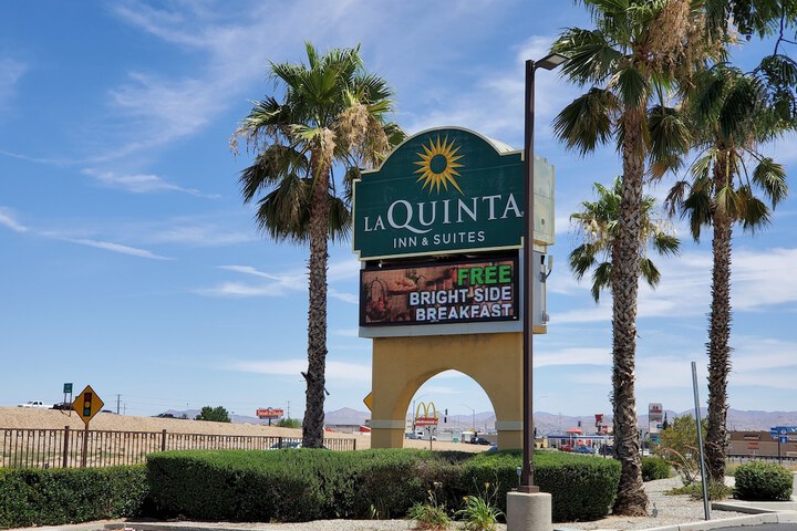 Pet Friendly La Quinta Inn & Suites Hesperia Victorville in Hesperia, California