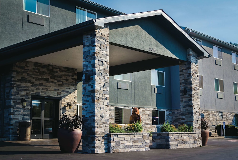 Pet Friendly La Quinta Inn & Suites Grants Pass in Grants Pass, Oregon